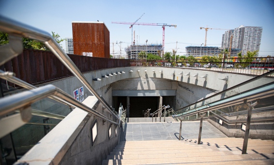 Entrada Metro irarrazaval Edificio San Eugenio